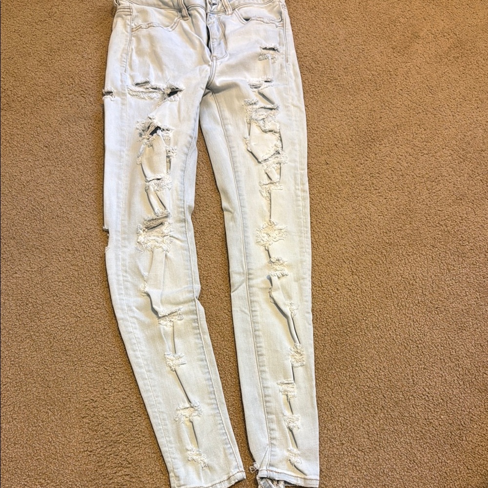 AE Distressed Light Wash Jeans